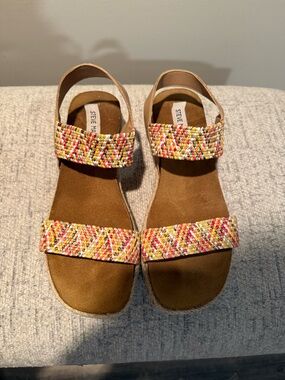 EUC Steve Madden Multicolor Woven Strap Platform Sandals